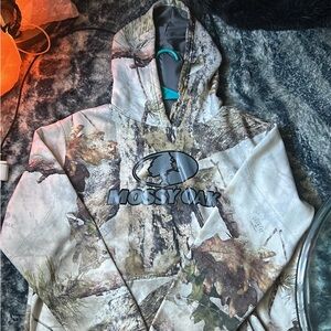 Mossy Oak snow camo hoodie
rare